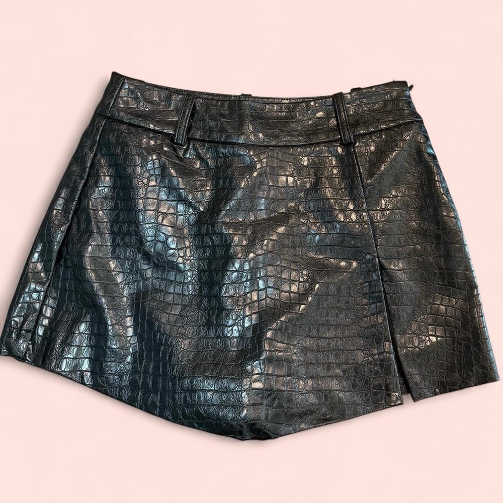 Faux Leather Croc Print Mini Skort 🖤